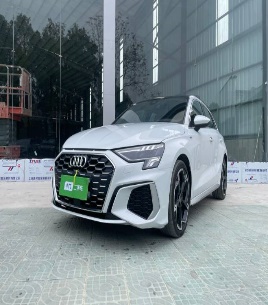 Audi A3  2023 Facelift Sportback 35 TFSI Luxury Sport Model