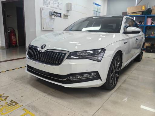 Skoda Superb null